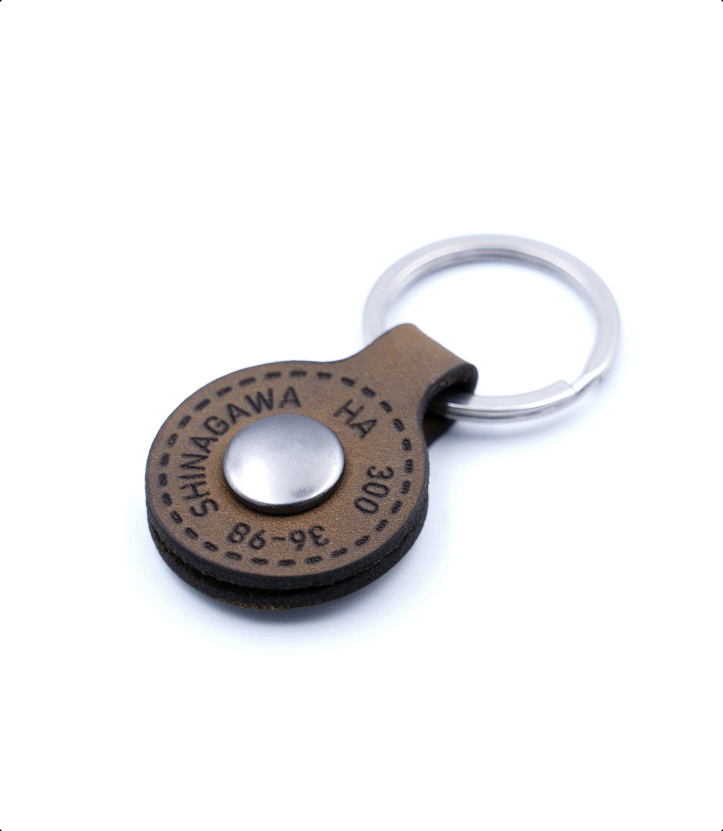Engraved letter MARU keychain (brown)