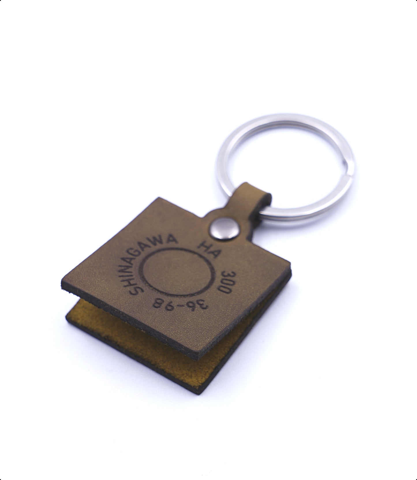 Small engraved square keychain (brown)