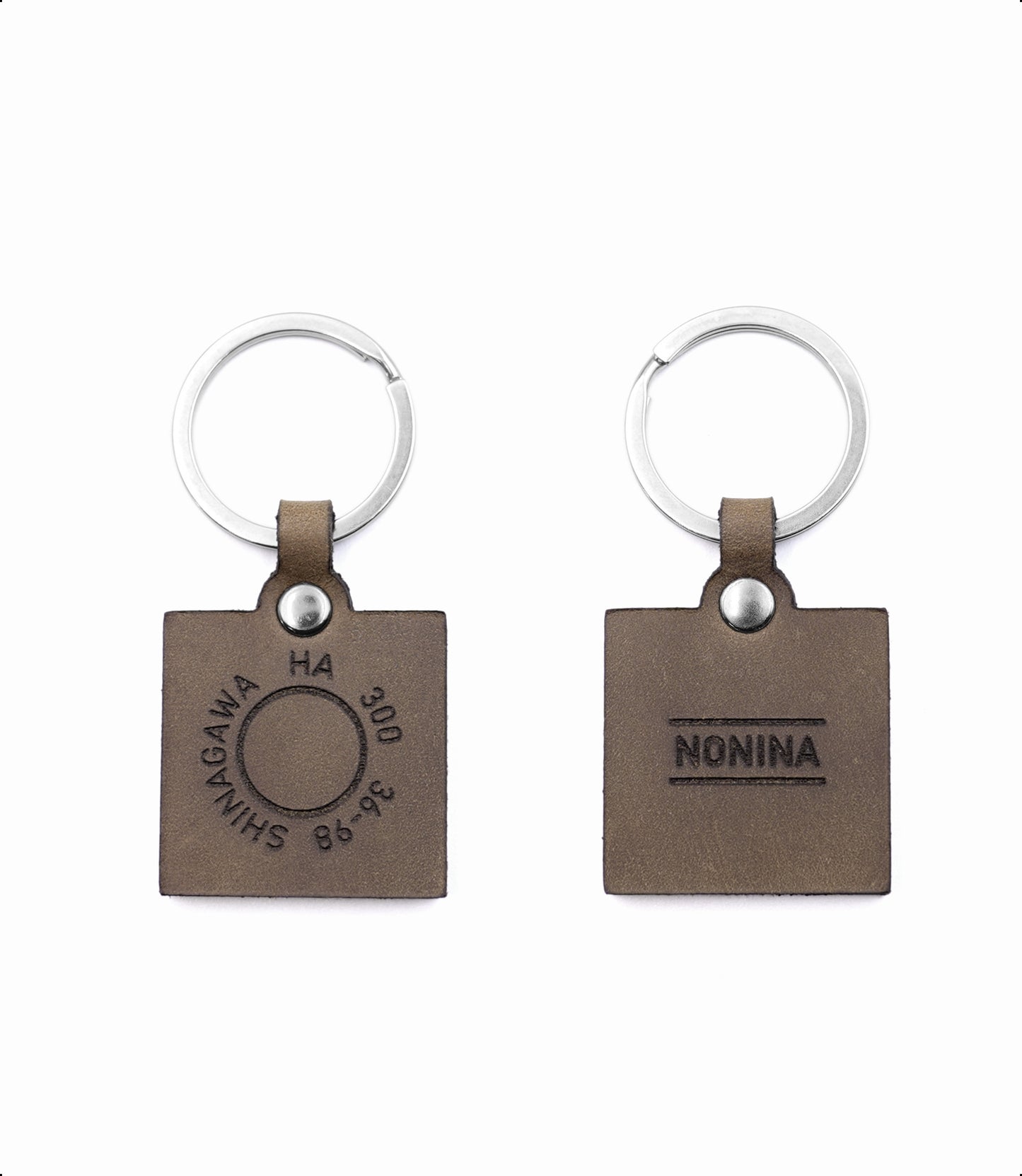 Small engraved square keychain (brown)