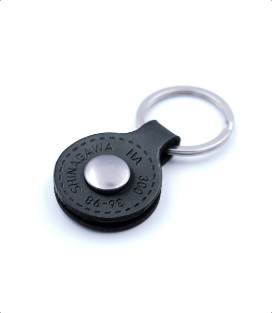 Engraved letter MARU keychain (black)